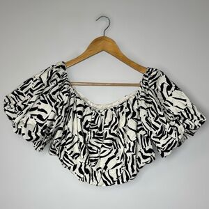 A New Day Black and Cream Ruffled Crop Blouse Size Small